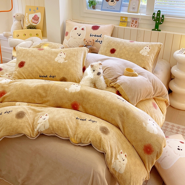 91家纺网 家纺一手货源 找家纺 葡萄家 2025新款高克重印花牛奶绒四件套萌系卡通 泡芙狗