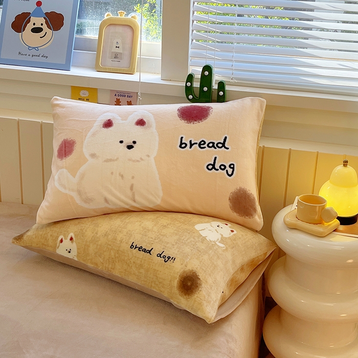 91家纺网 家纺一手货源 找家纺 葡萄家 2025新款高克重印花牛奶绒四件套萌系卡通 泡芙狗