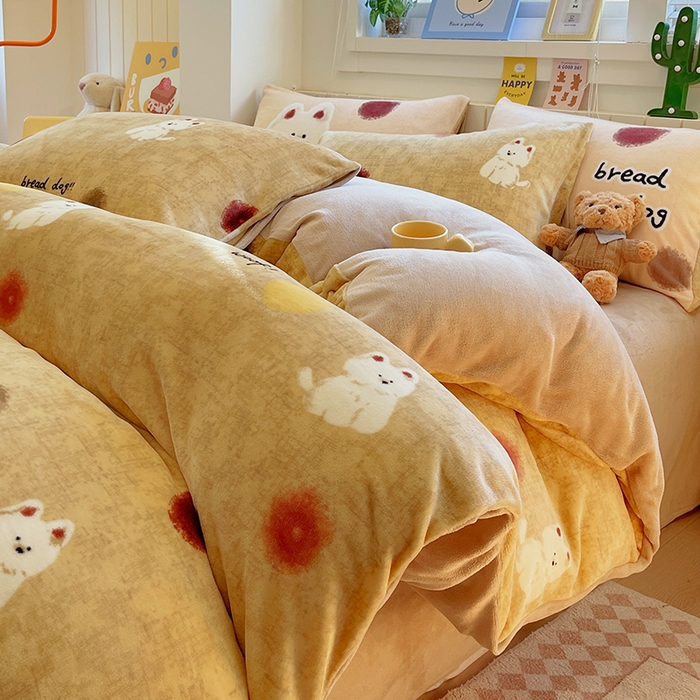 91家纺网 家纺一手货源 找家纺 葡萄家 2025新款高克重印花牛奶绒四件套萌系卡通 泡芙狗