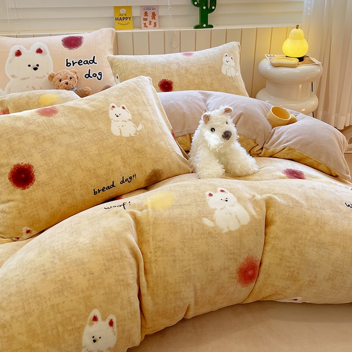 91家纺网 家纺一手货源 找家纺 葡萄家 2025新款高克重印花牛奶绒四件套萌系卡通 泡芙狗