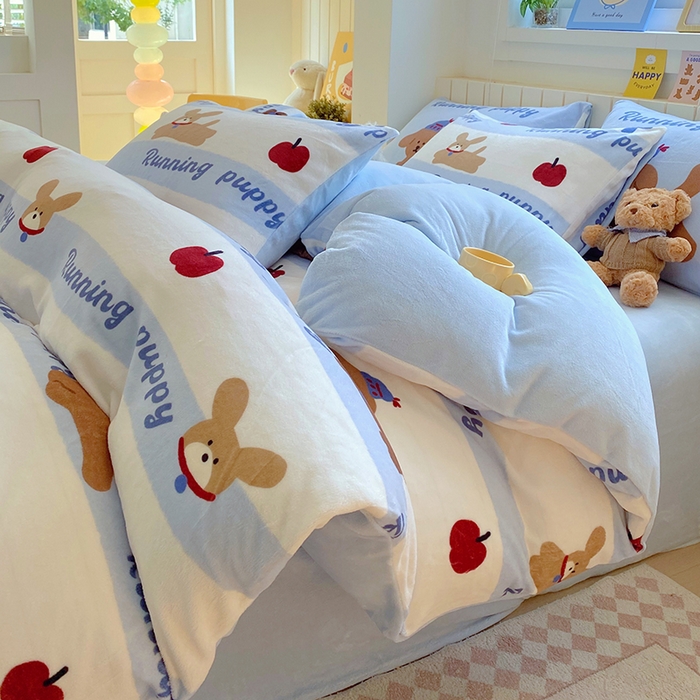 91家纺网 家纺一手货源 找家纺 葡萄家 2025新款高克重印花牛奶绒四件套萌系卡通 俏皮狗