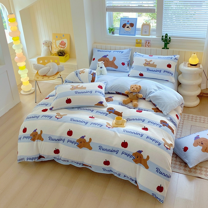 91家纺网 家纺一手货源 找家纺 葡萄家 2025新款高克重印花牛奶绒四件套萌系卡通 俏皮狗