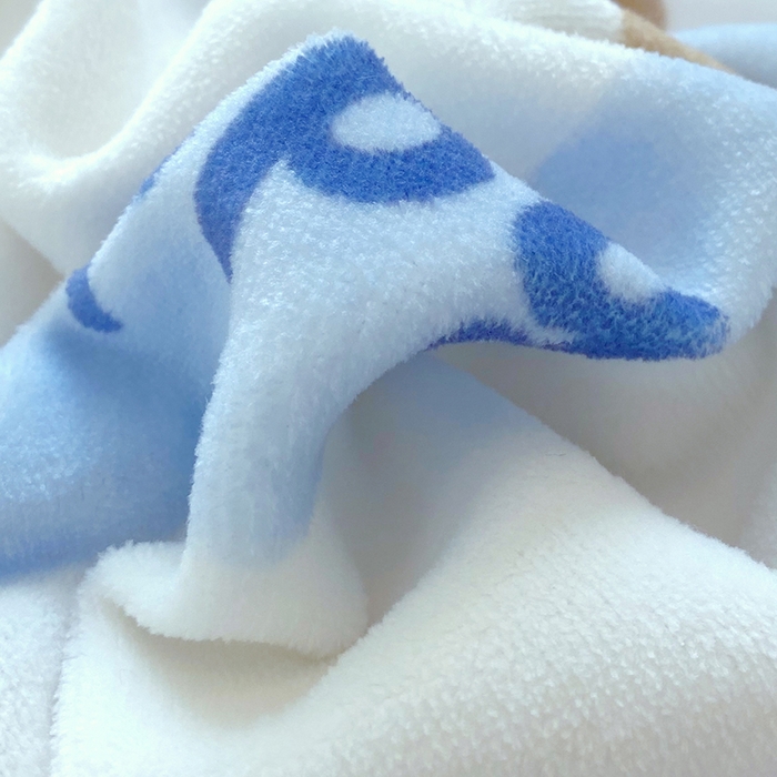 91家纺网 家纺一手货源 找家纺 葡萄家 2025新款高克重印花牛奶绒四件套萌系卡通 俏皮狗