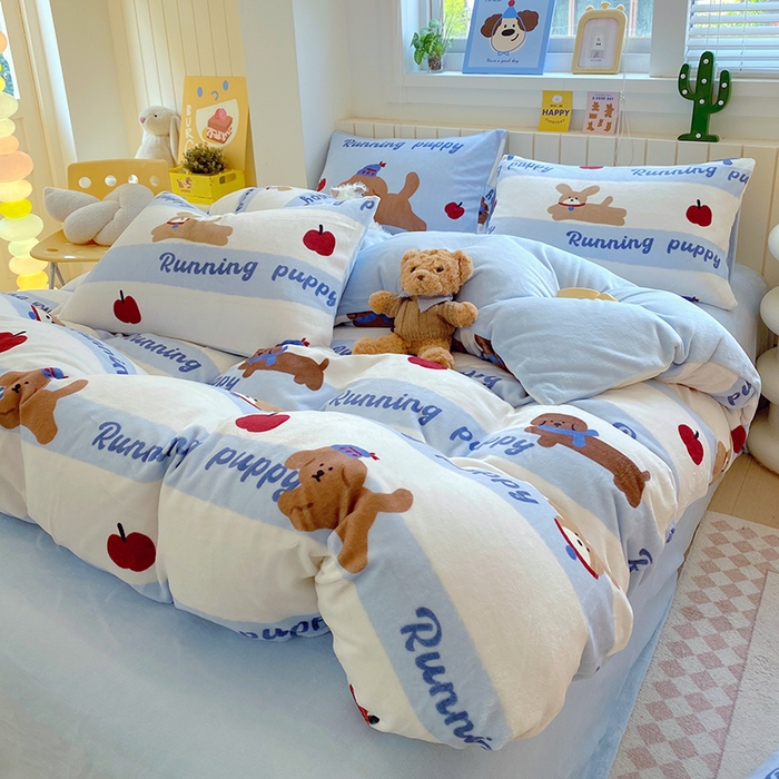 91家纺网 家纺一手货源 找家纺 葡萄家 2025新款高克重印花牛奶绒四件套萌系卡通 俏皮狗