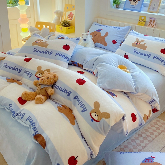 91家纺网 家纺一手货源 找家纺 葡萄家 2025新款高克重印花牛奶绒四件套萌系卡通 俏皮狗