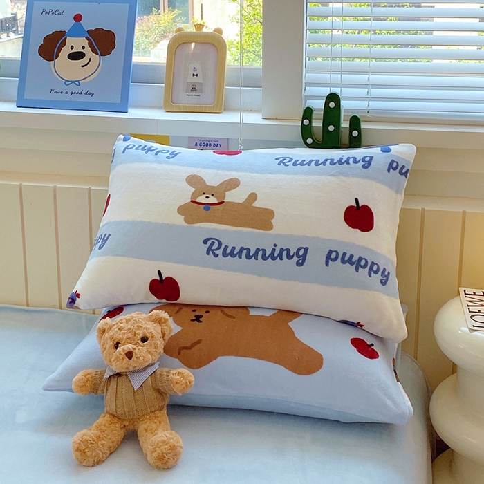 91家纺网 家纺一手货源 找家纺 葡萄家 2025新款高克重印花牛奶绒四件套萌系卡通 俏皮狗