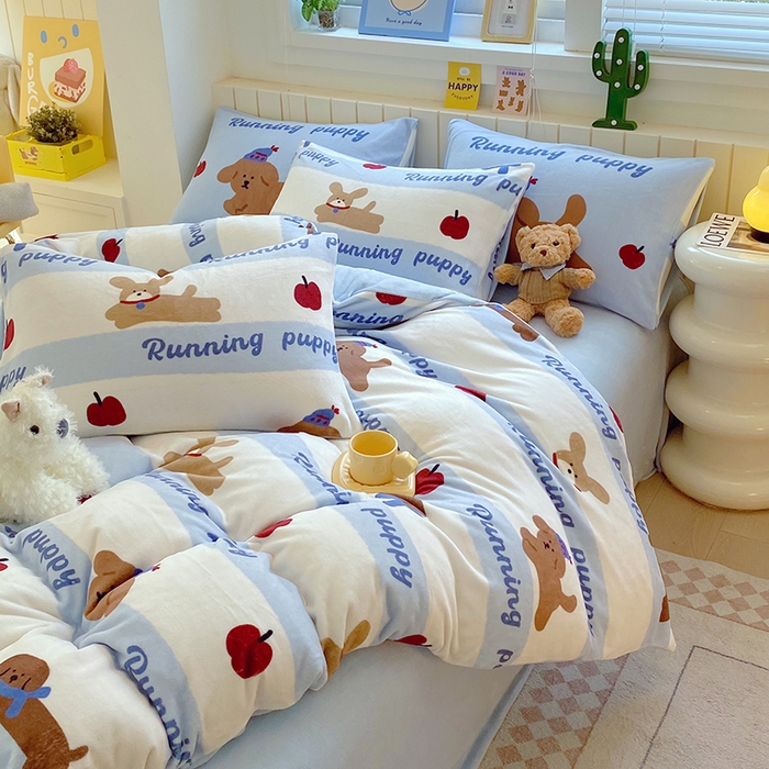 91家纺网 家纺一手货源 找家纺 葡萄家 2025新款高克重印花牛奶绒四件套萌系卡通 俏皮狗