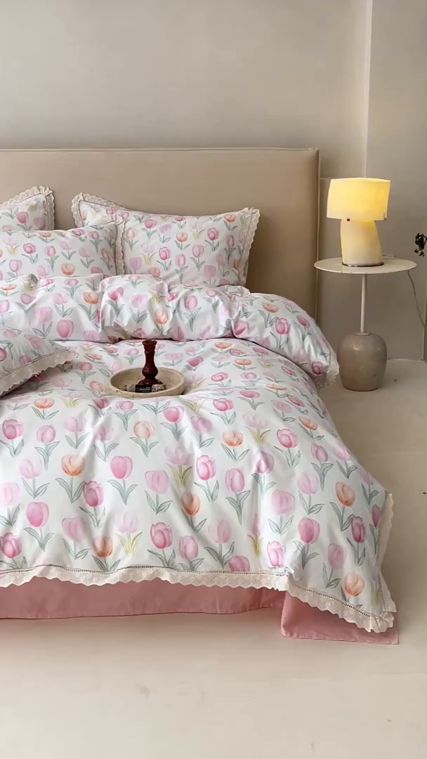 91家纺网 家纺一手货源 找家纺 洺兰家居 2025年小清新全棉13372镂空花边小碎花ins风水洗棉四件套 丁香