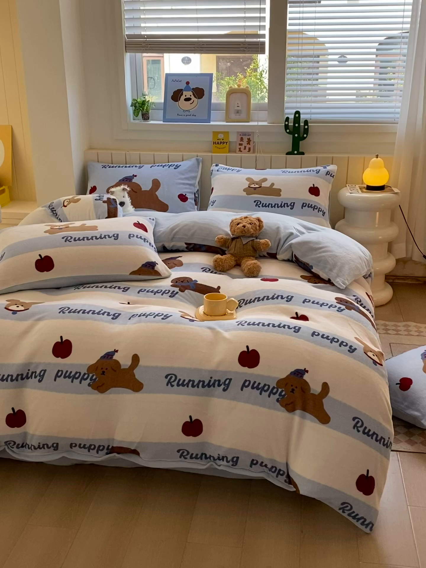 91家纺网 家纺一手货源 找家纺 葡萄家 2025新款高克重印花牛奶绒四件套萌系卡通 俏皮狗