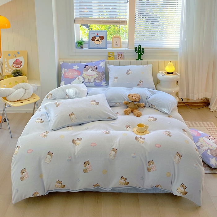 91家纺网 家纺一手货源 找家纺 葡萄家 2025新款高克重印花牛奶绒四件套萌系卡通 软萌猫蓝