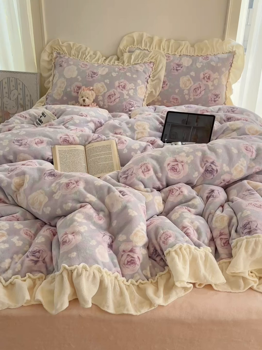 91家纺网 家纺一手货源 找家纺 六巷胡同 2025新款韩系博主慵懒风小碎花A类牛奶绒花边款四件套 压花边-微醺岛屿