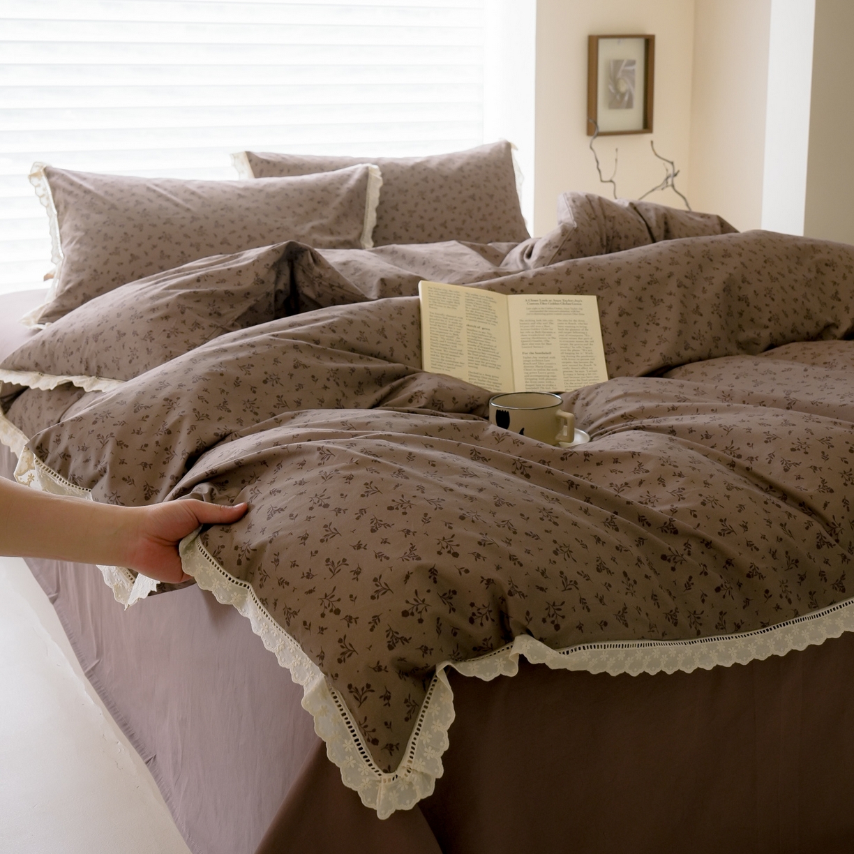 91家纺网 家纺一手货源 找家纺 洺兰家居 2025年小清新全棉13372镂空花边小碎花ins风水洗棉四件套 东篱