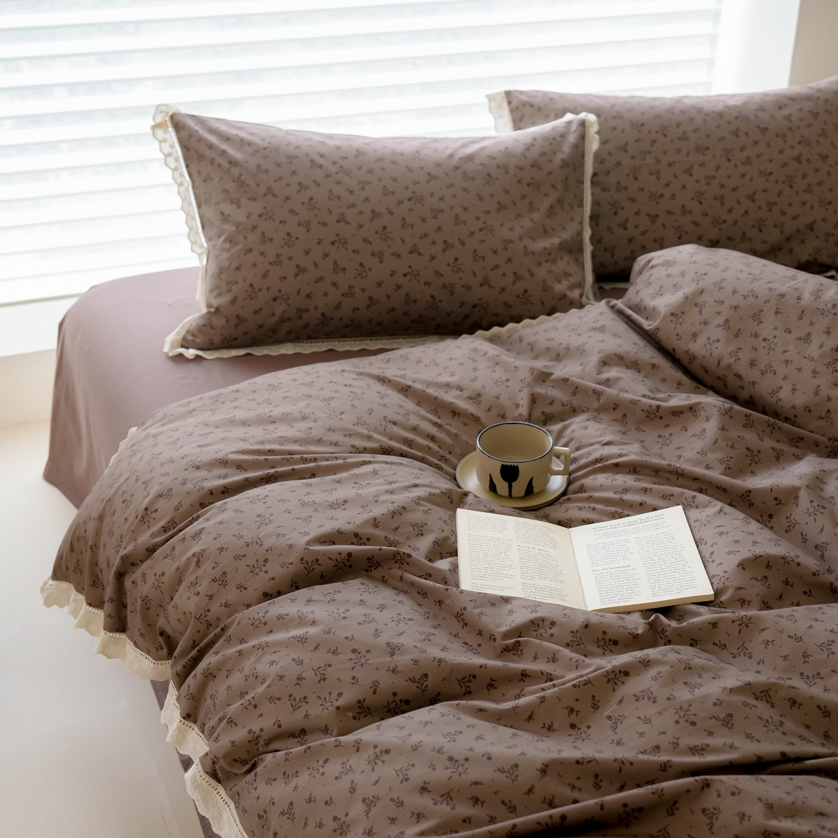 91家纺网 家纺一手货源 找家纺 洺兰家居 2025年小清新全棉13372镂空花边小碎花ins风水洗棉四件套 东篱