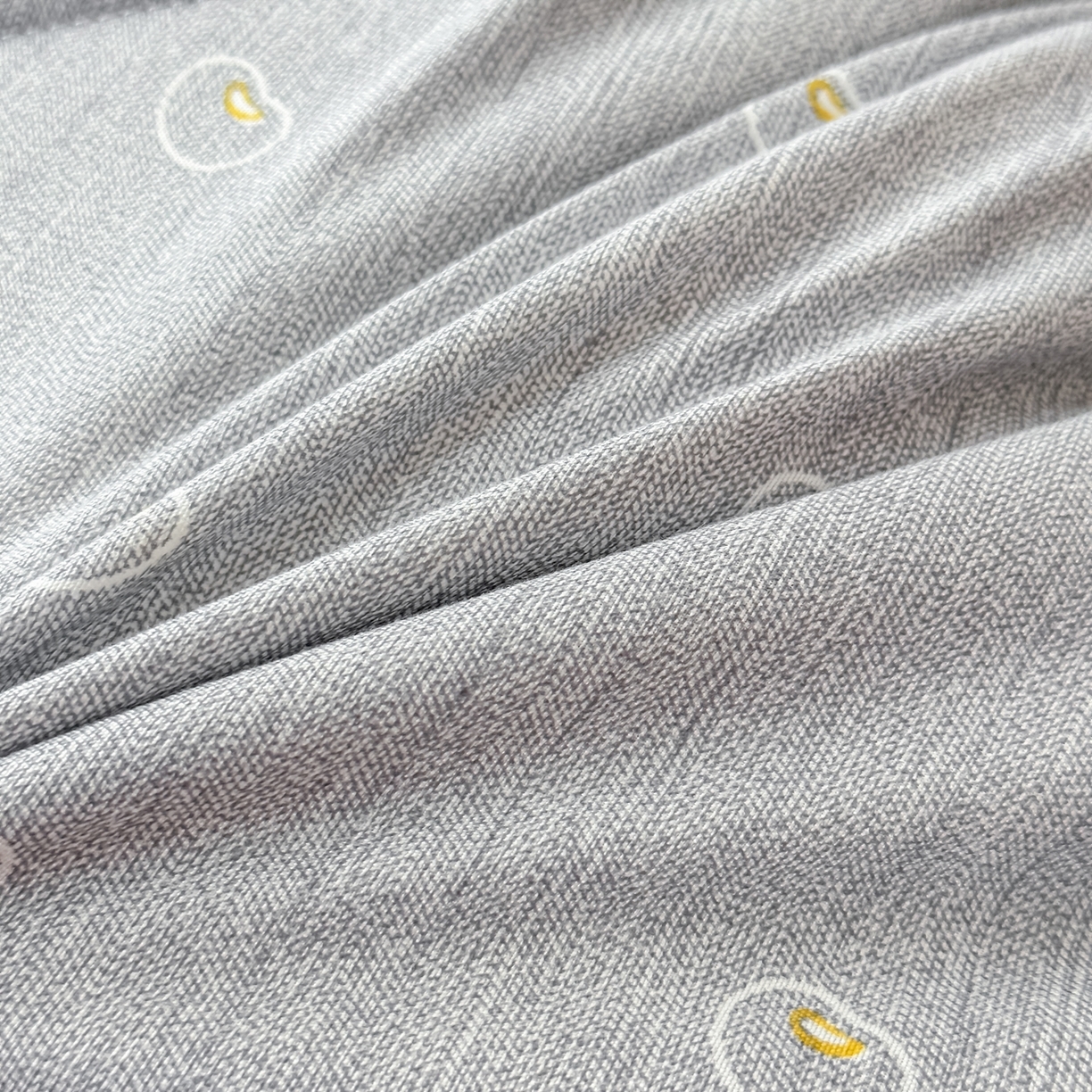 91家纺网 家纺一手货源 找家纺 好欣怡家纺 2026新款洛卡棉冬被学生被四季被仿棉被芯 灰色大豆