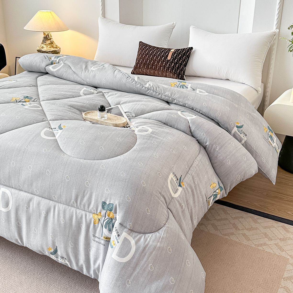 91家纺网 家纺一手货源 找家纺 好欣怡家纺 2026新款洛卡棉冬被学生被四季被仿棉被芯 灰色大豆