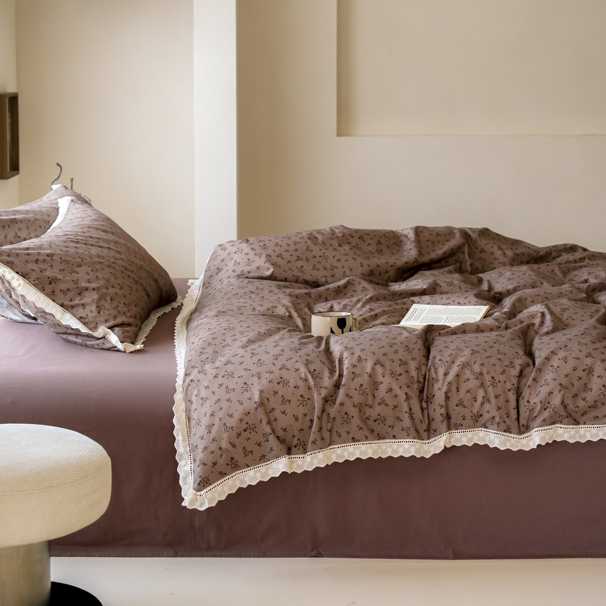 91家纺网 家纺一手货源 找家纺 洺兰家居 2025年小清新全棉13372镂空花边小碎花ins风水洗棉四件套 东篱