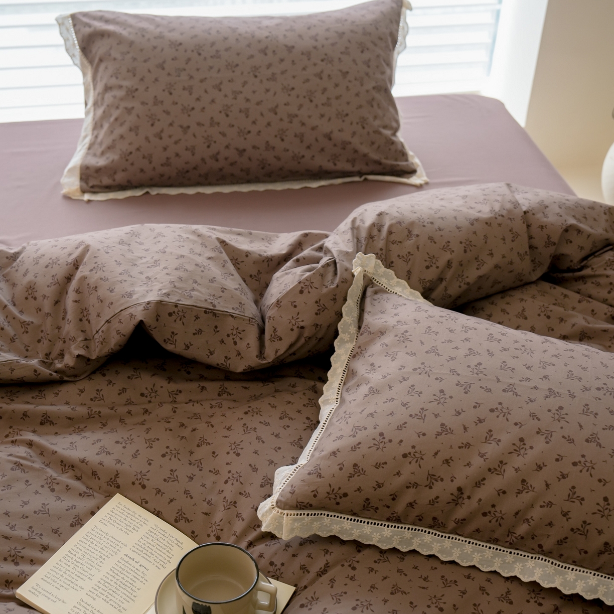 91家纺网 家纺一手货源 找家纺 洺兰家居 2025年小清新全棉13372镂空花边小碎花ins风水洗棉四件套 东篱