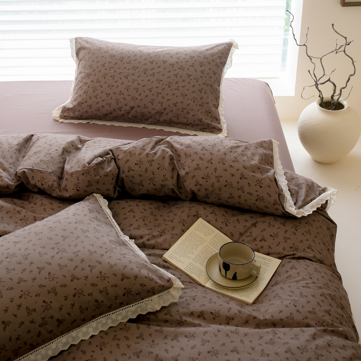 91家纺网 家纺一手货源 找家纺 洺兰家居 2025年小清新全棉13372镂空花边小碎花ins风水洗棉四件套 东篱