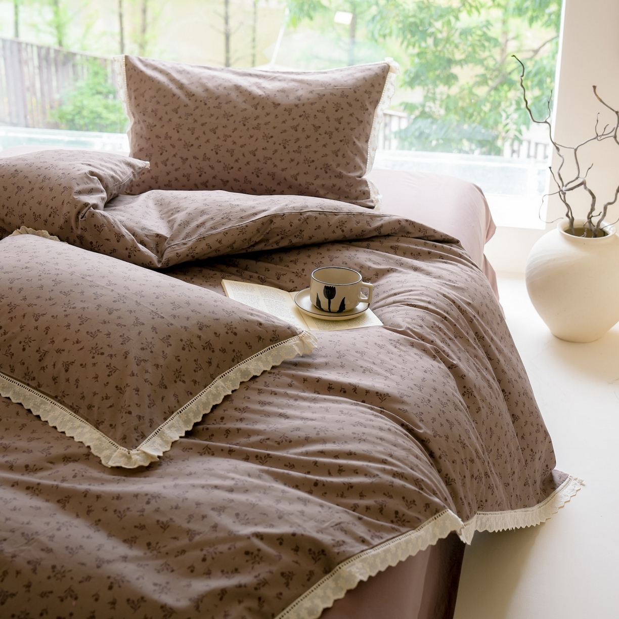 91家纺网 家纺一手货源 找家纺 洺兰家居 2025年小清新全棉13372镂空花边小碎花ins风水洗棉四件套 东篱