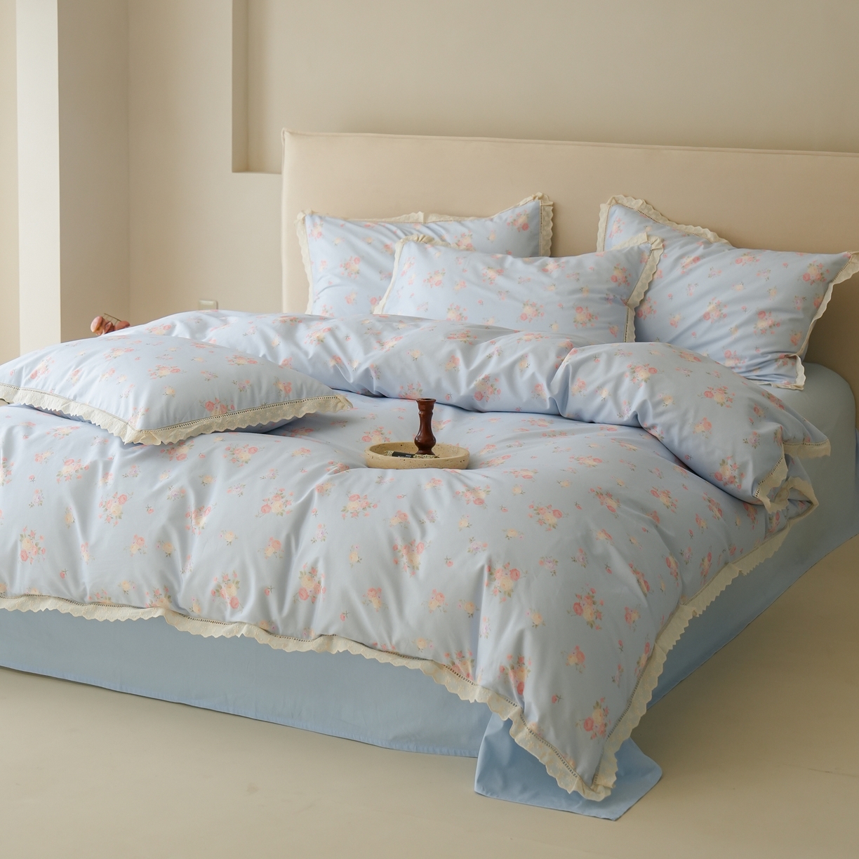 91家纺网 家纺一手货源 找家纺 洺兰家居 2025年小清新全棉13372镂空花边小碎花ins风水洗棉四件套 豆蔻 蓝