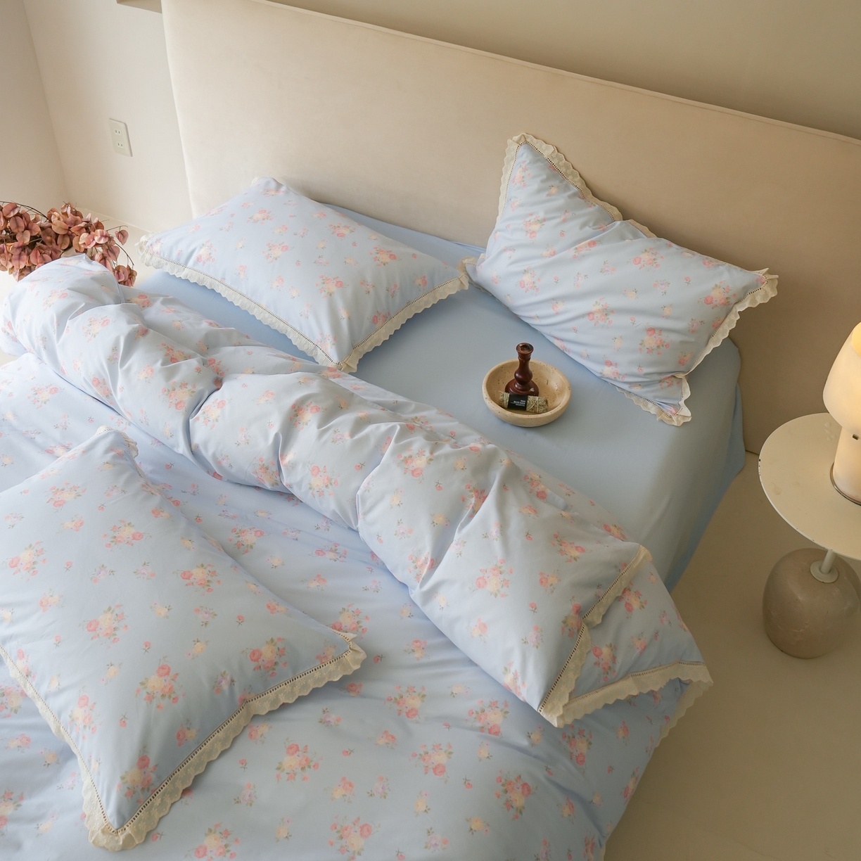 91家纺网 家纺一手货源 找家纺 洺兰家居 2025年小清新全棉13372镂空花边小碎花ins风水洗棉四件套 豆蔻 蓝