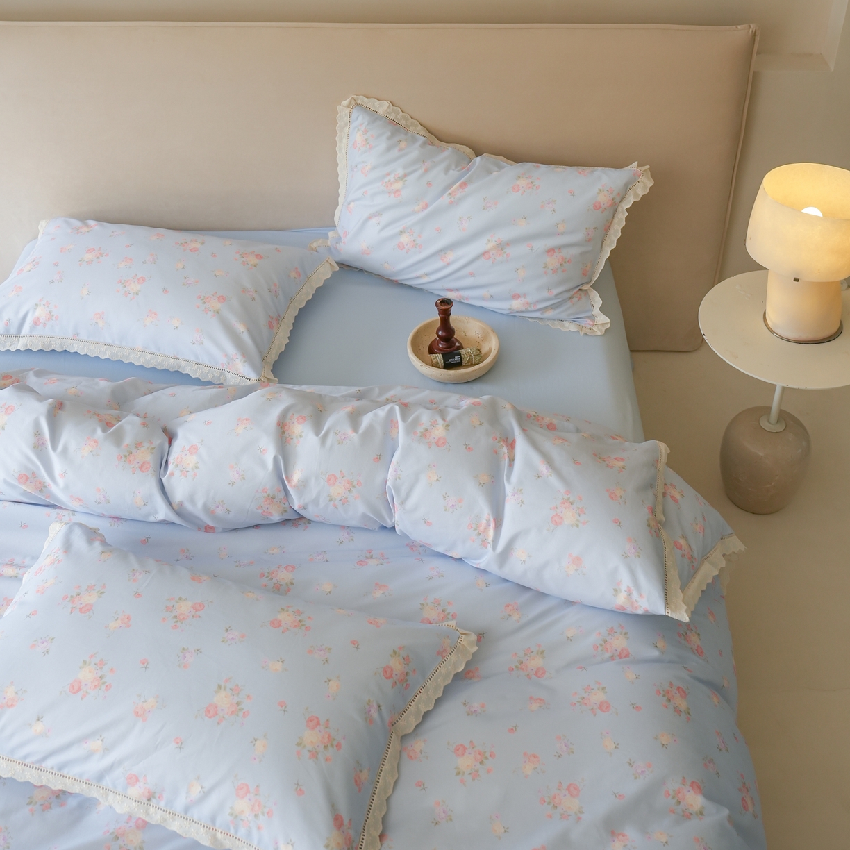 91家纺网 家纺一手货源 找家纺 洺兰家居 2025年小清新全棉13372镂空花边小碎花ins风水洗棉四件套 豆蔻 蓝