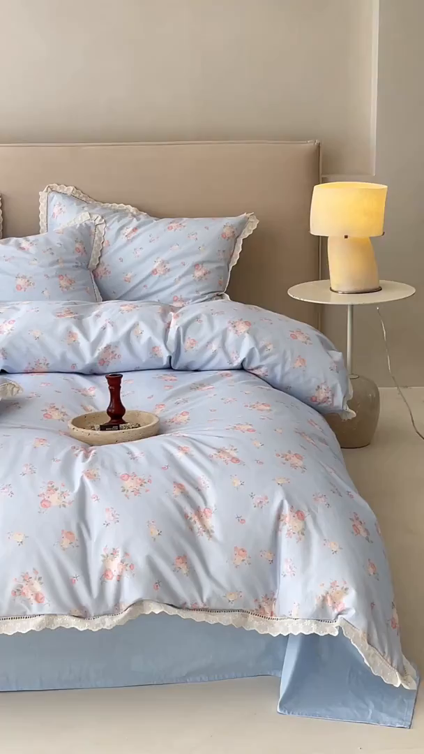 91家纺网 家纺一手货源 找家纺 洺兰家居 2025年小清新全棉13372镂空花边小碎花ins风水洗棉四件套 豆蔻 蓝