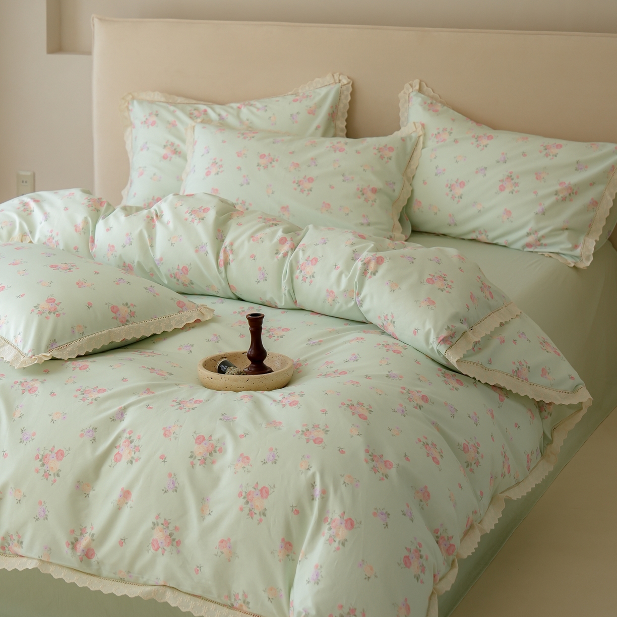 91家纺网 家纺一手货源 找家纺 洺兰家居 2025年小清新全棉13372镂空花边小碎花ins风水洗棉四件套 豆蔻 绿