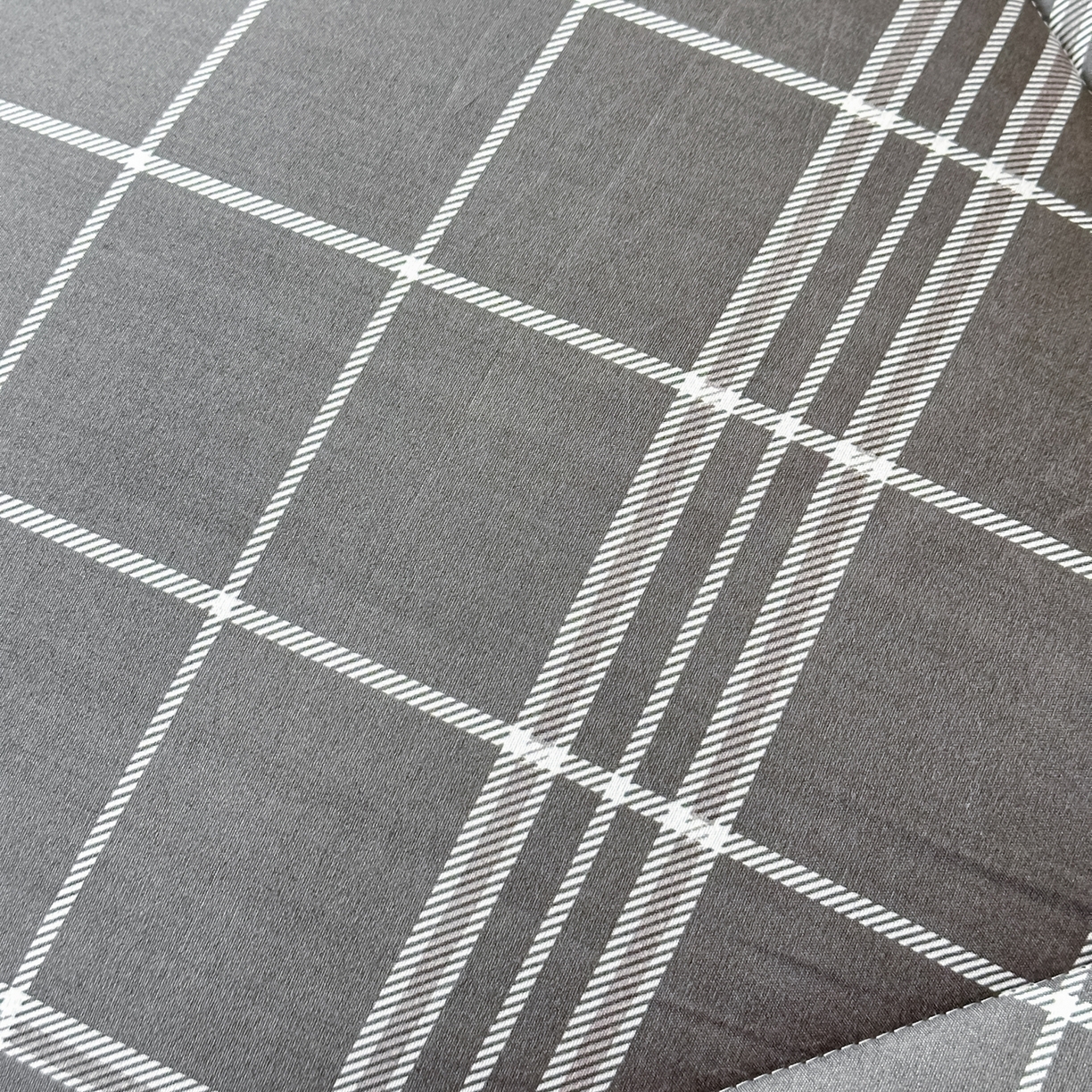 91家纺网 家纺一手货源 找家纺 好欣怡家纺 2026新款洛卡棉冬被学生被四季被仿棉被芯 灰色线格