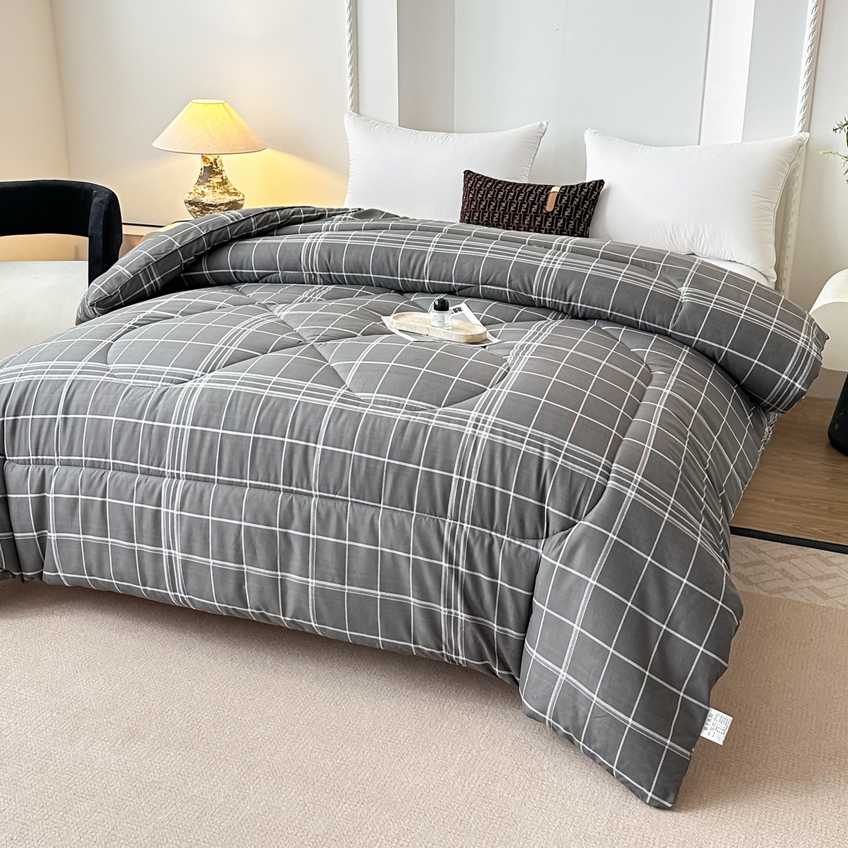 91家纺网 家纺一手货源 找家纺 好欣怡家纺 2026新款洛卡棉冬被学生被四季被仿棉被芯 灰色线格