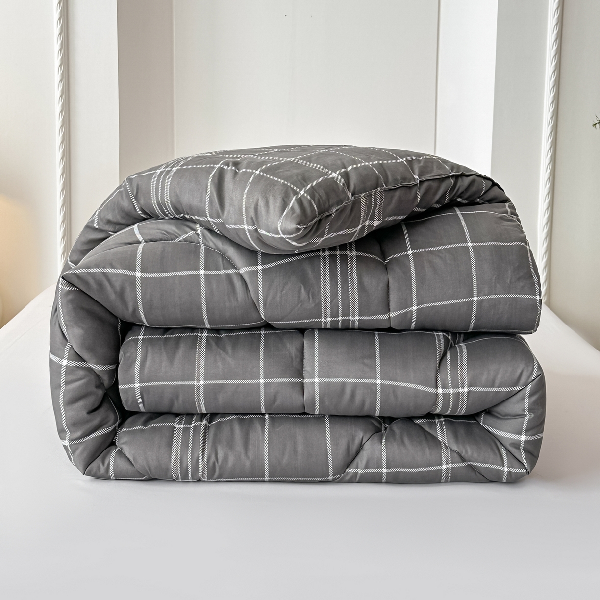 91家纺网 家纺一手货源 找家纺 好欣怡家纺 2026新款洛卡棉冬被学生被四季被仿棉被芯 灰色线格