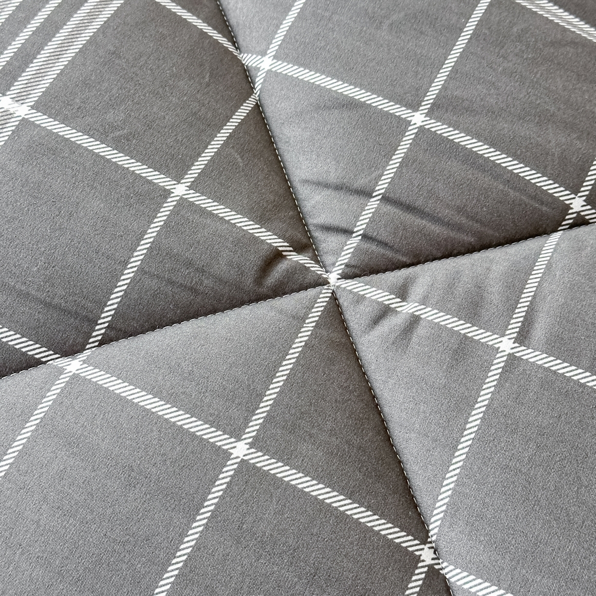 91家纺网 家纺一手货源 找家纺 好欣怡家纺 2026新款洛卡棉冬被学生被四季被仿棉被芯 灰色线格