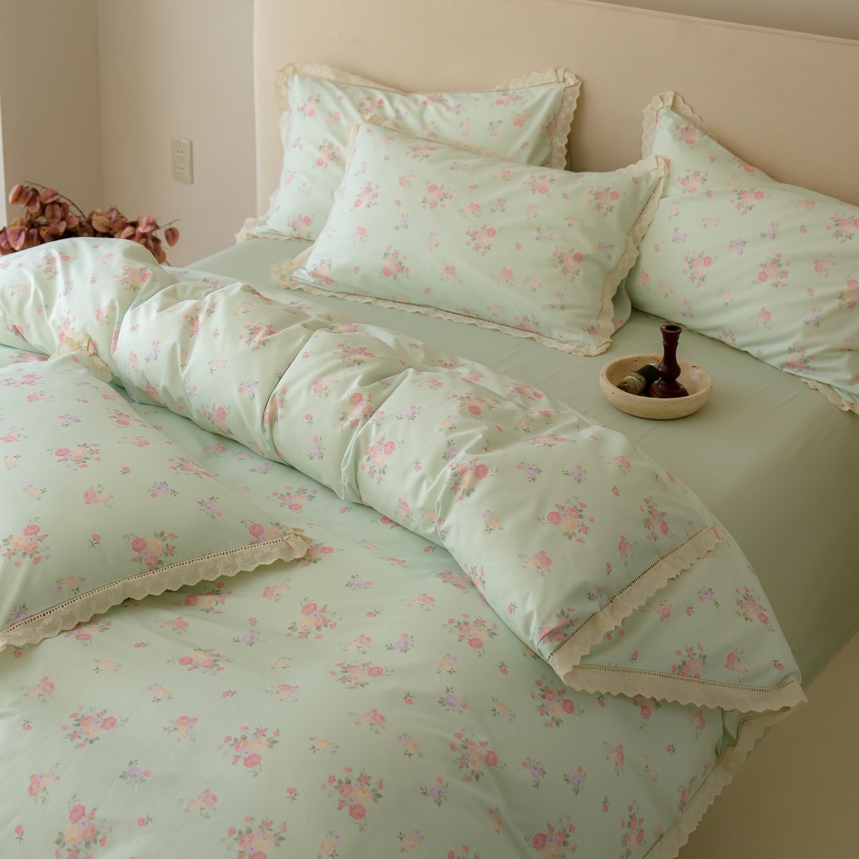 91家纺网 家纺一手货源 找家纺 洺兰家居 2025年小清新全棉13372镂空花边小碎花ins风水洗棉四件套 豆蔻 绿