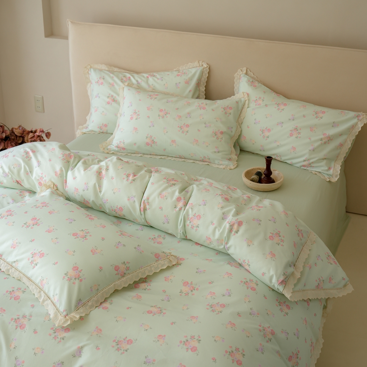 91家纺网 家纺一手货源 找家纺 洺兰家居 2025年小清新全棉13372镂空花边小碎花ins风水洗棉四件套 豆蔻 绿