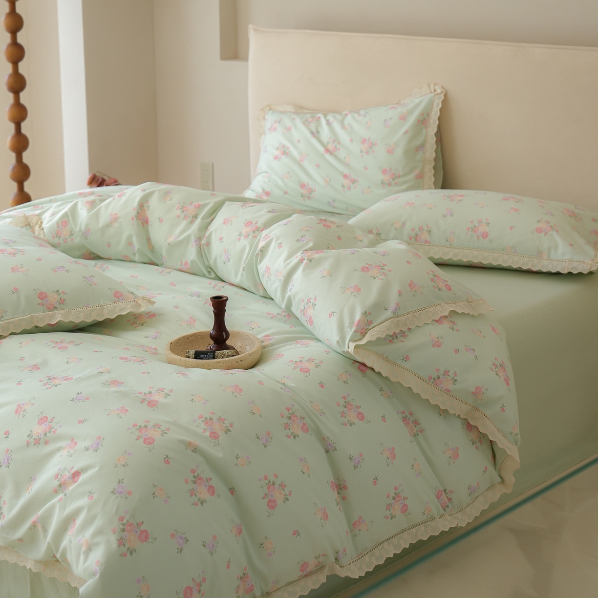 91家纺网 家纺一手货源 找家纺 洺兰家居 2025年小清新全棉13372镂空花边小碎花ins风水洗棉四件套 豆蔻 绿