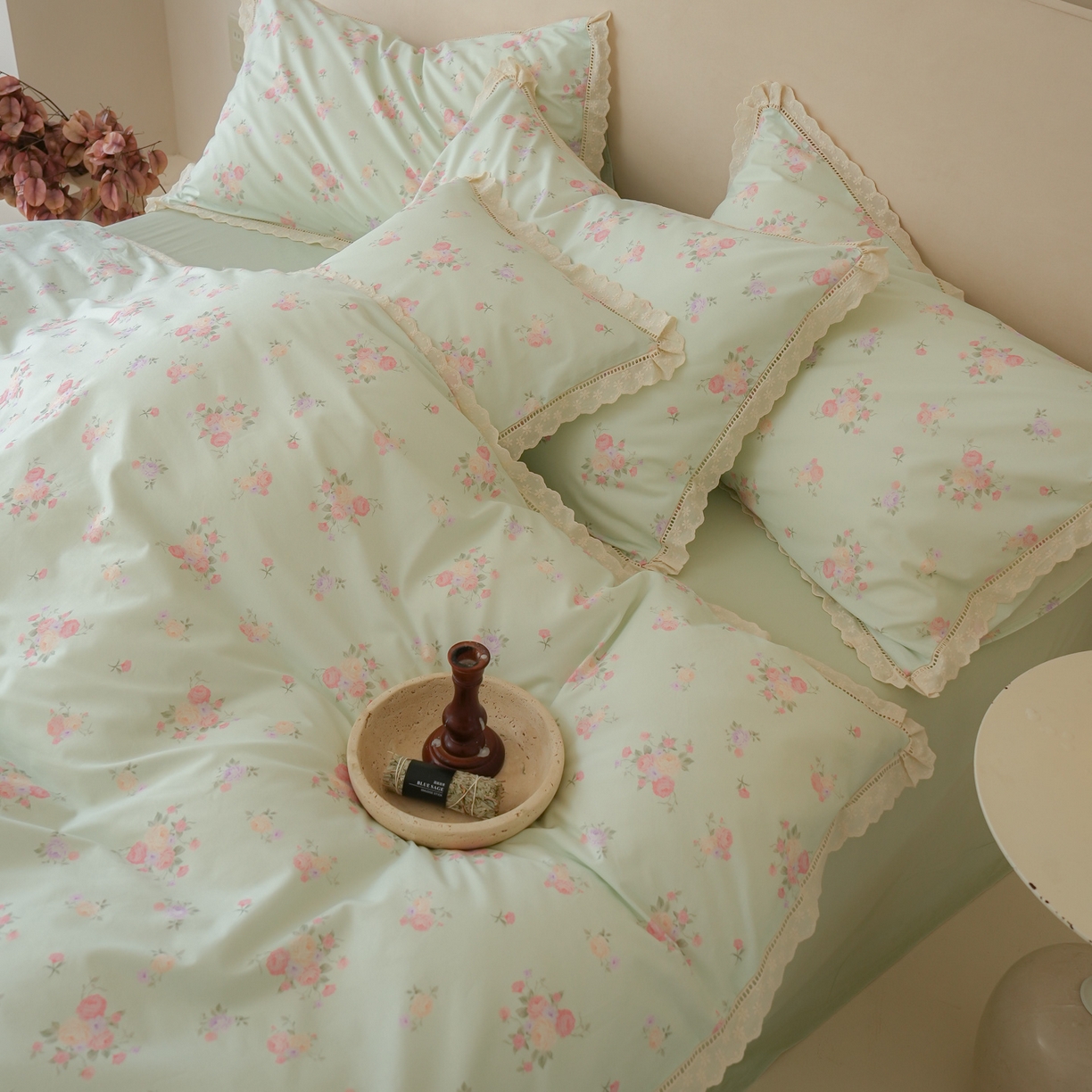 91家纺网 家纺一手货源 找家纺 洺兰家居 2025年小清新全棉13372镂空花边小碎花ins风水洗棉四件套 豆蔻 绿