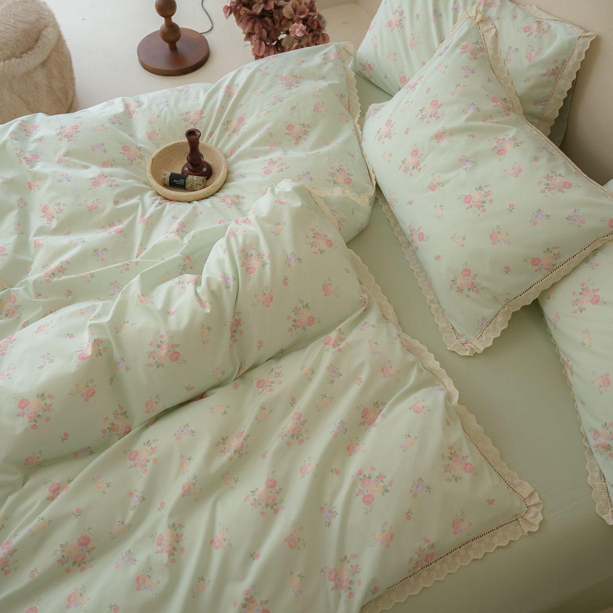 91家纺网 家纺一手货源 找家纺 洺兰家居 2025年小清新全棉13372镂空花边小碎花ins风水洗棉四件套 豆蔻 绿