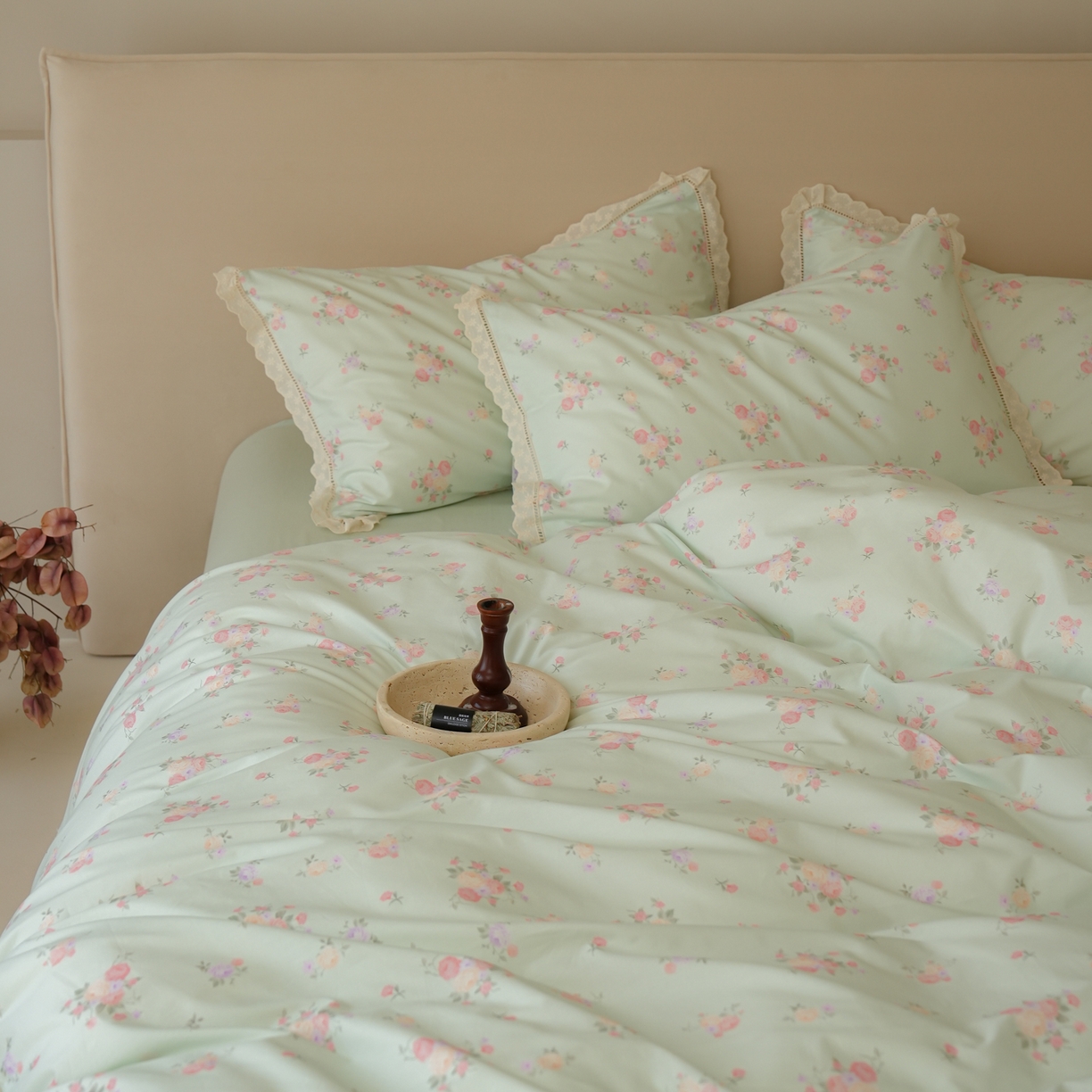 91家纺网 家纺一手货源 找家纺 洺兰家居 2025年小清新全棉13372镂空花边小碎花ins风水洗棉四件套 豆蔻 绿