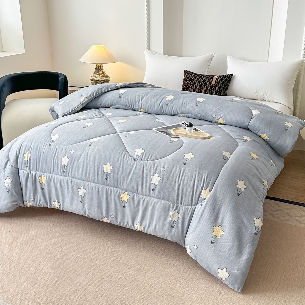 91家纺网 家纺一手货源 找家纺 好欣怡家纺 2026新款洛卡棉冬被学生被四季被仿棉被芯 灰色星星