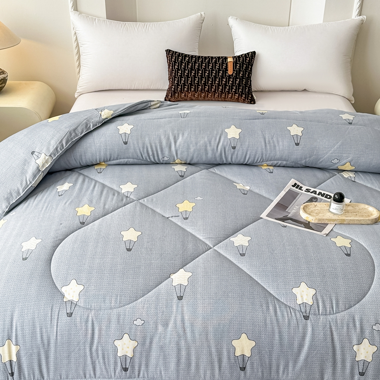 91家纺网 家纺一手货源 找家纺 好欣怡家纺 2026新款洛卡棉冬被学生被四季被仿棉被芯 灰色星星