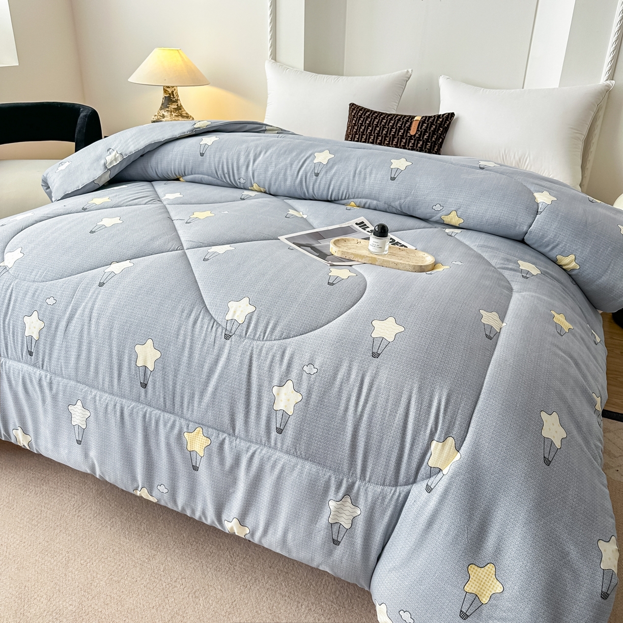 91家纺网 家纺一手货源 找家纺 好欣怡家纺 2026新款洛卡棉冬被学生被四季被仿棉被芯 灰色星星