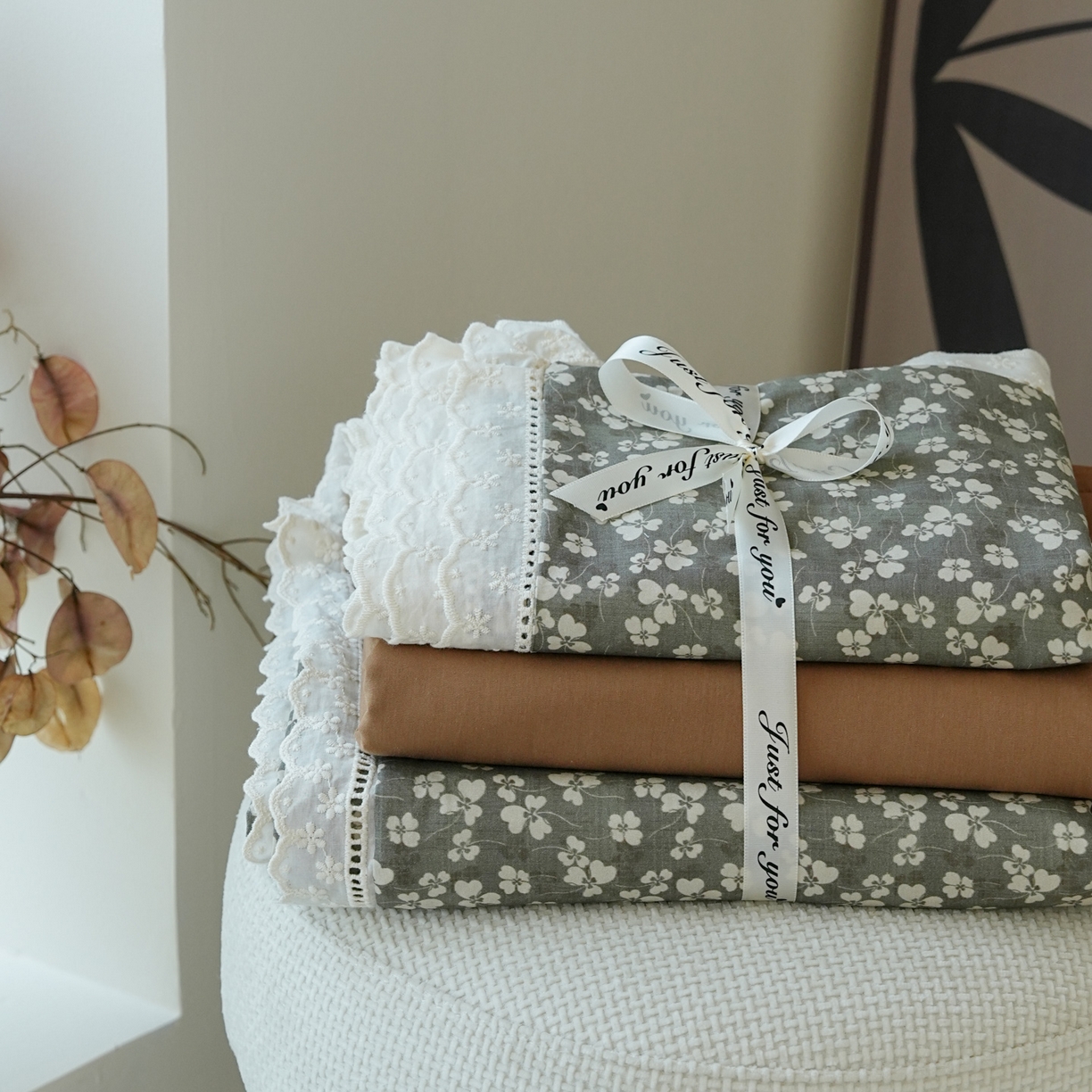 91家纺网 家纺一手货源 找家纺 洺兰家居 2025年小清新全棉13372镂空花边小碎花ins风水洗棉四件套 芳菲