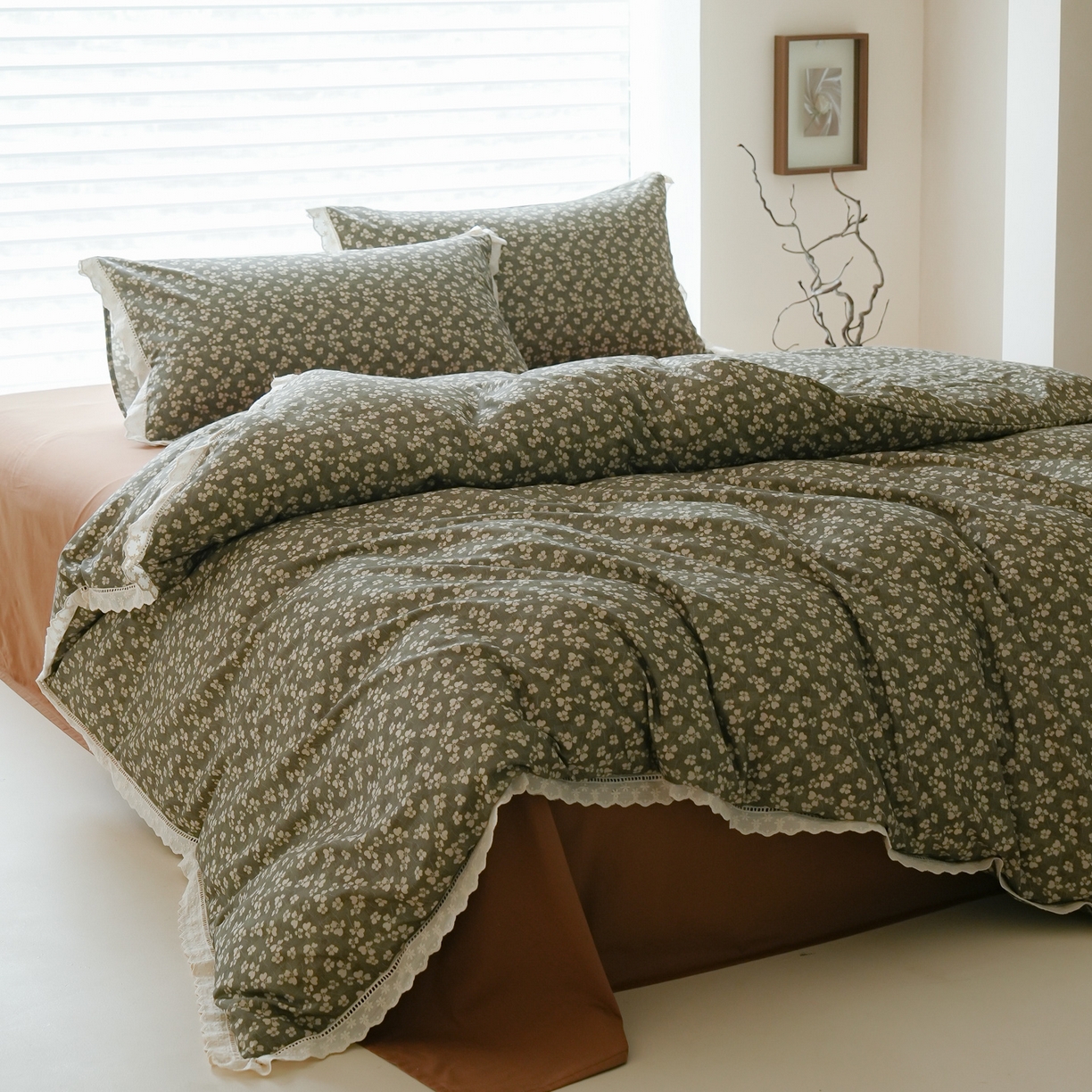 91家纺网 家纺一手货源 找家纺 洺兰家居 2025年小清新全棉13372镂空花边小碎花ins风水洗棉四件套 芳菲