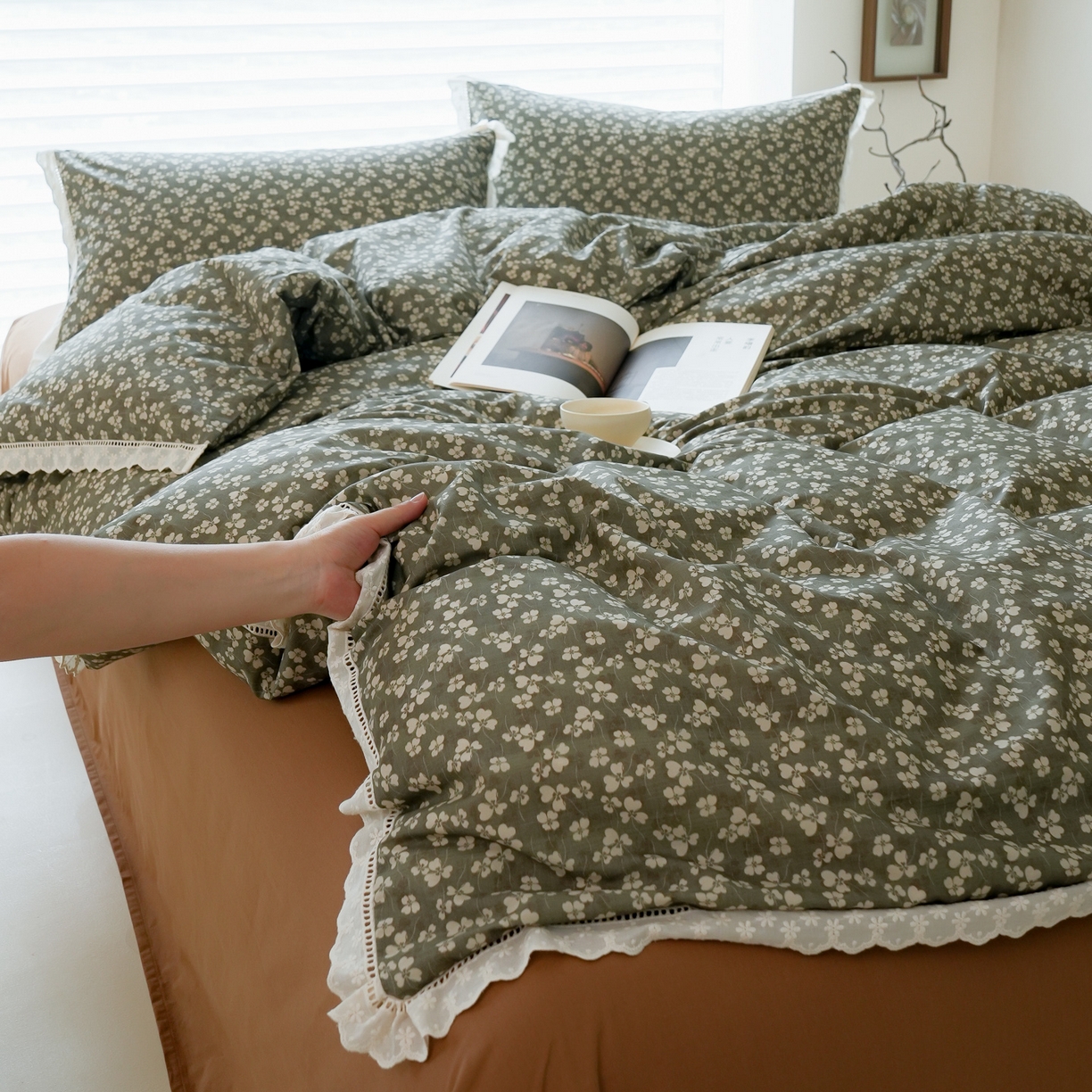 91家纺网 家纺一手货源 找家纺 洺兰家居 2025年小清新全棉13372镂空花边小碎花ins风水洗棉四件套 芳菲