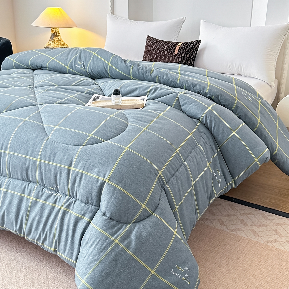 91家纺网 家纺一手货源 找家纺 好欣怡家纺 2025新款洛卡棉冬被学生被四季被仿棉被芯 蓝色格子