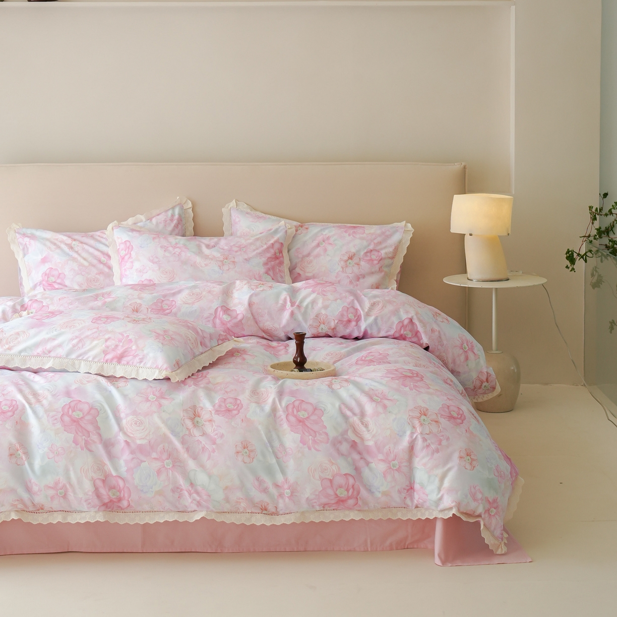 91家纺网 家纺一手货源 找家纺 洺兰家居 2025年小清新全棉13372镂空花边小碎花ins风水洗棉四件套 扶摇