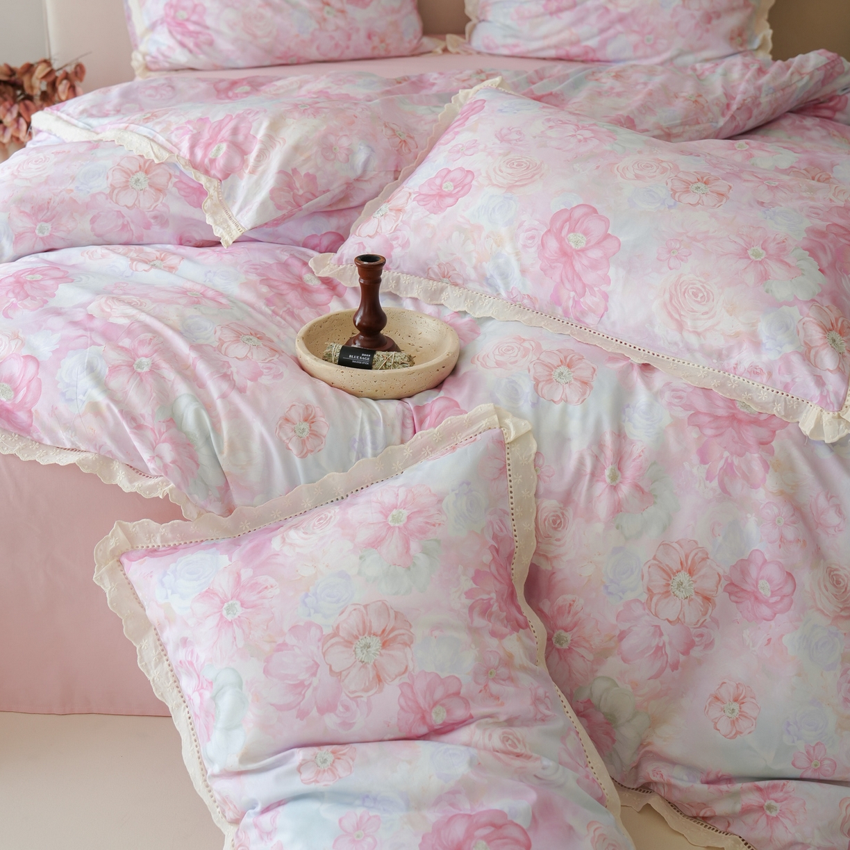 91家纺网 家纺一手货源 找家纺 洺兰家居 2025年小清新全棉13372镂空花边小碎花ins风水洗棉四件套 扶摇