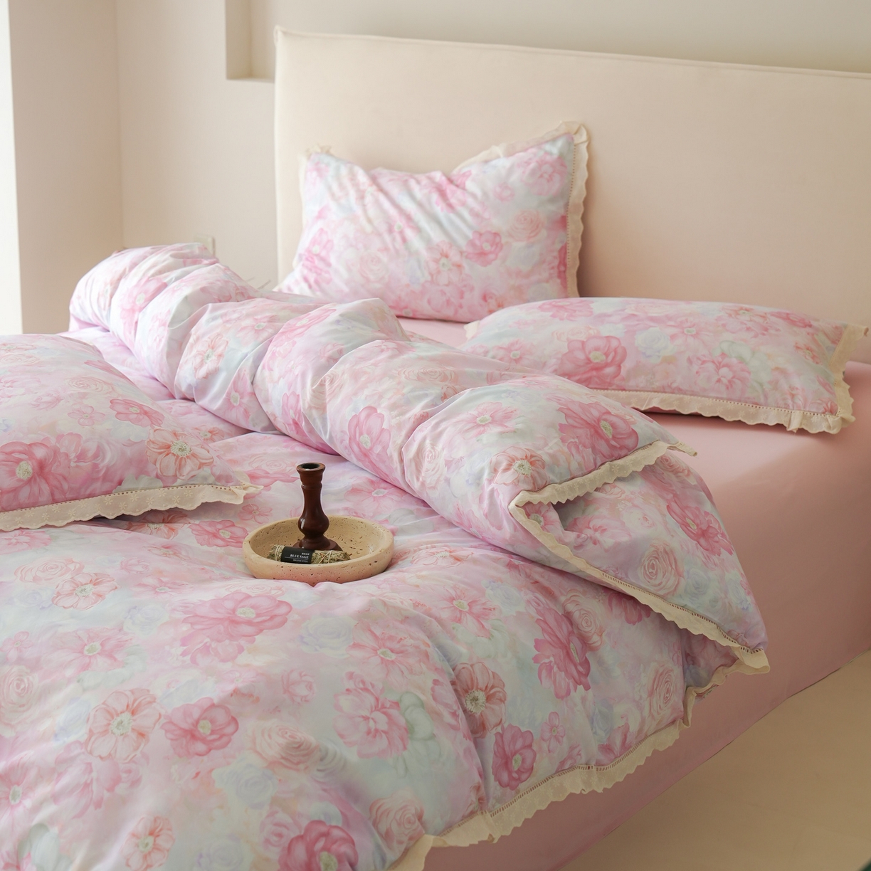 91家纺网 家纺一手货源 找家纺 洺兰家居 2025年小清新全棉13372镂空花边小碎花ins风水洗棉四件套 扶摇