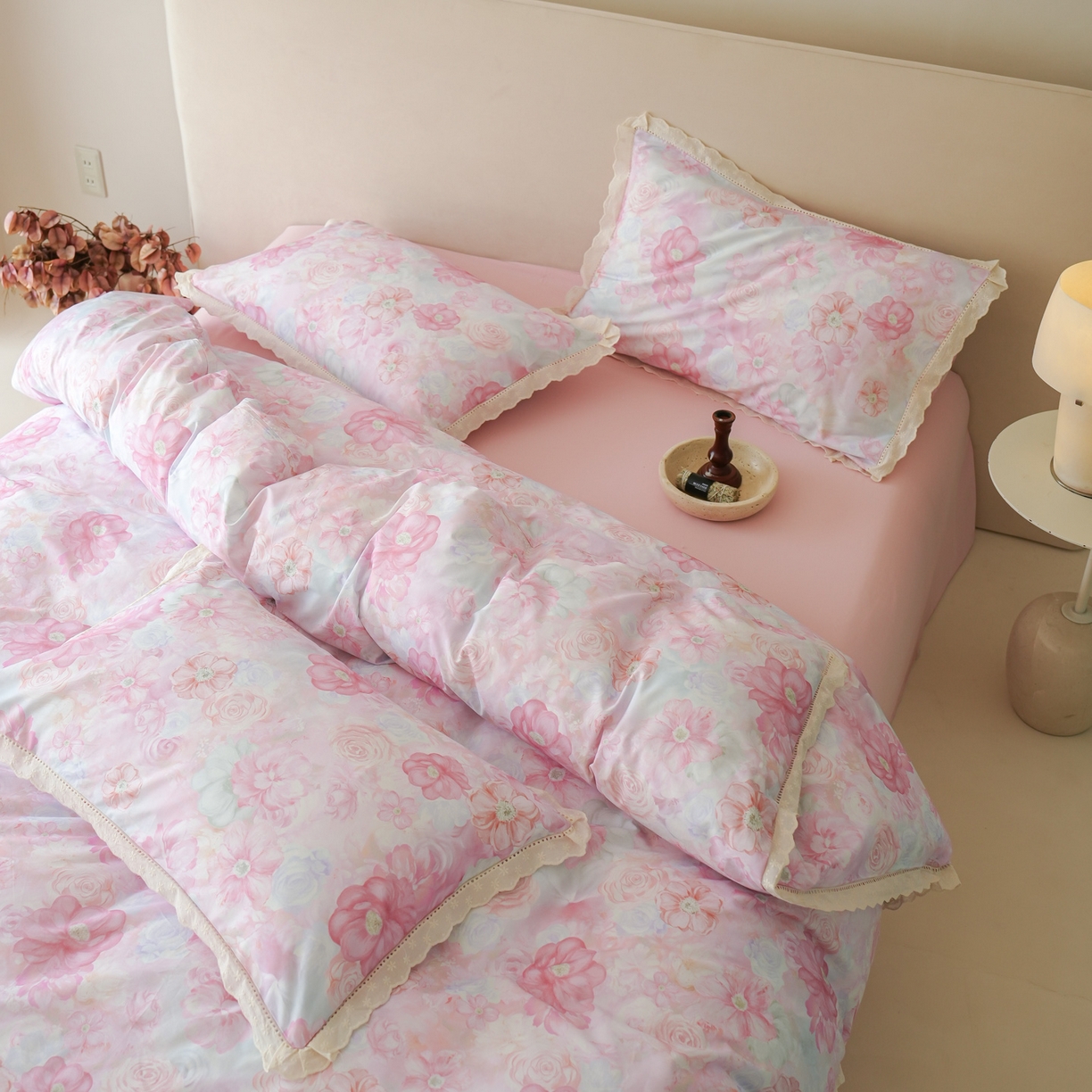 91家纺网 家纺一手货源 找家纺 洺兰家居 2025年小清新全棉13372镂空花边小碎花ins风水洗棉四件套 扶摇