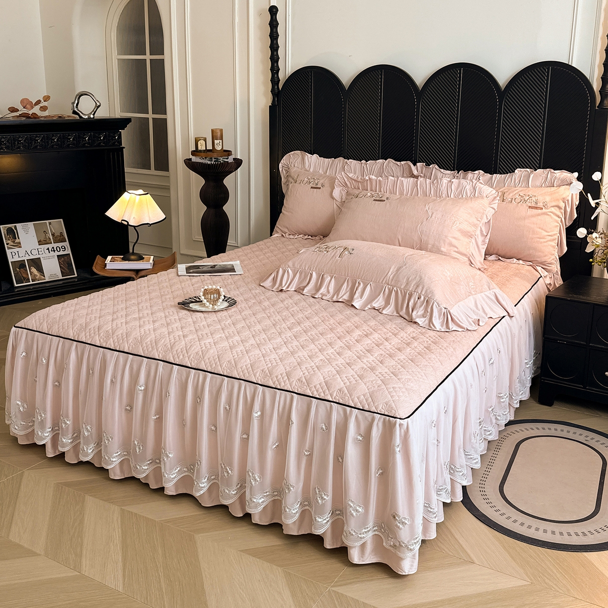 91家纺网 家纺一手货源 找家纺 宜凡家纺 2025新款A类棉绒刺绣花夹棉床裙四件套--梦回罗马系列 梦回罗马 肤粉